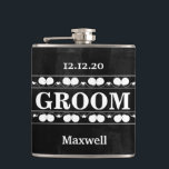 Black Chalkboard The Trauzeuge Wedding Flachmann<br><div class="desc">Das ist Black Chalkboard Trauzeuge Modern Flask.  Diese Flasenfunktion ist ein Hintergrund für schwarze Chalkboards. Es ist vollständig anpassbar. Es ist ein einzigartiges Geschenk,  das perfekt für Hochzeiten,  Geburtstage und besondere Veranstaltungen geeignet ist.</div>