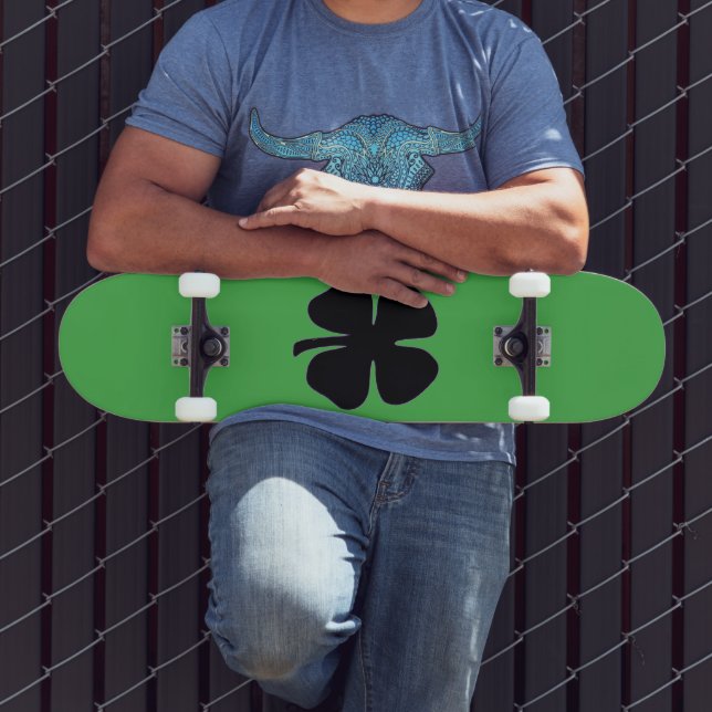 Black Clover Green Skateboard (Außenbereich 3)