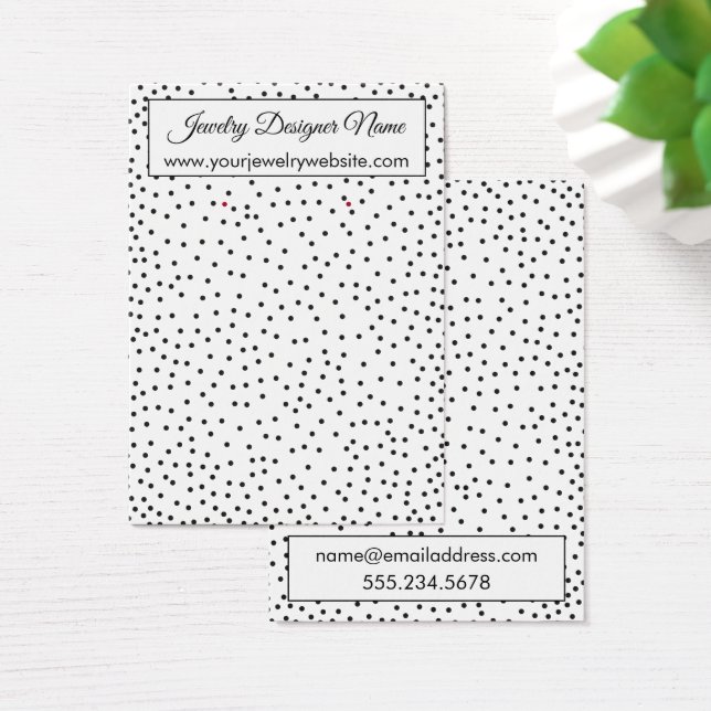 Black Confetti auf der Anzeige des weißen Ohrringh (Schreibtisch)