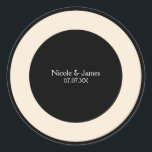 Black & Cream Chic Round Wedding Elegante Stickers<br><div class="desc">Black & Cream Chic Round Wedding Elegant Stickers. Matching-Elemente verfügbar. Wählen Sie eine beliebige Hintergrundfarbe aus,  die zu Ihrem Thema passt.</div>