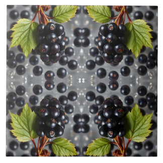 Black Currants Berries & Green Leaf Pattern Fliese