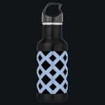 Black Diamonds on Light Blue Edelstahlflasche<br><div class="desc">Stilvolle,  geometrische Muster großer und kleiner schwarzer Diamanten auf hellblauem Hintergrund. Das Baby Blau bildet ein Gitter,  das die schwarzen Diamantformen trennt. Digitales 9000 x 6000 Pixel Bild. Copyright ©2014 Claire E. Skinner,  Alle Rechte vorbehalten.</div>