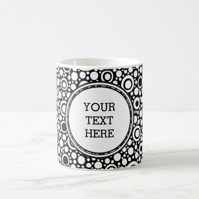 Black Dots & Circles Grid + Ihr Backgr. & Text Tasse (Mittel)