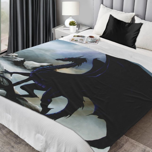 Black Dragon Fantasy Blue Moutnins Fleecedecke (Von Creator hochgeladen)