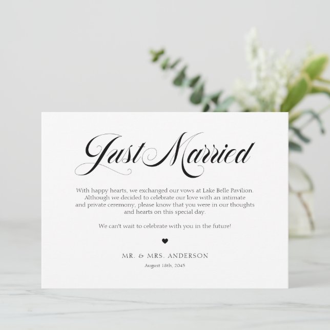 Black Elegant Bold Calligraphy Just Married Ankündigung (Stehend Vorderseite)