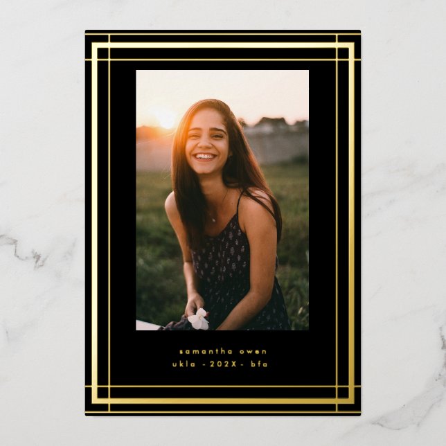 Black Elegante Foil Border Foto Universität Grad Folieneinladung (Vorderseite)