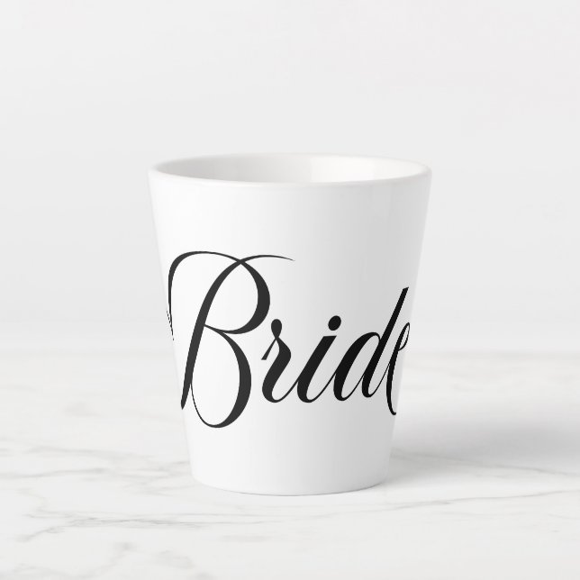 Black Elegante Lettering Bride Milchtasse (Vorderseite)