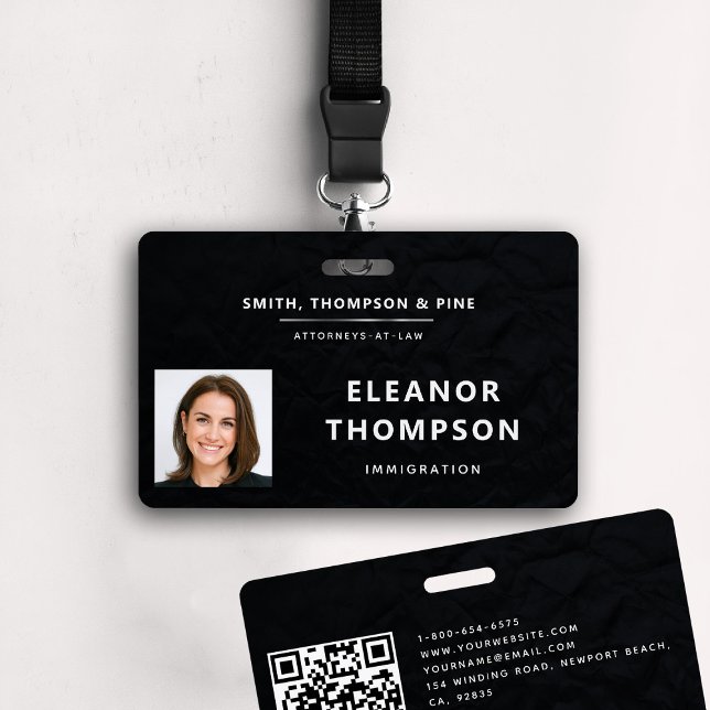 Black Elegante Modernes Business Corporate Foto QR Ausweis (business corporate qr photo badge law firm attorney real estate manager paralegal black white)