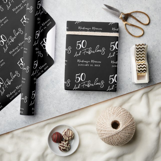 Black Fifty and Fabulous Script Birthday Party Geschenkpapier (Kunsthandwerk)