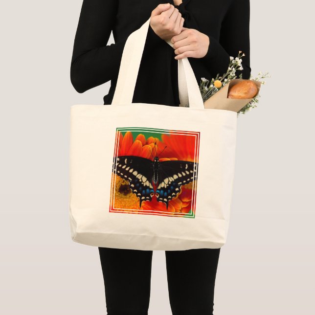 Black Frack Butterfly auf Gerberia Daisy Jumbo Stoffbeutel (Vorderseite (Produkt))