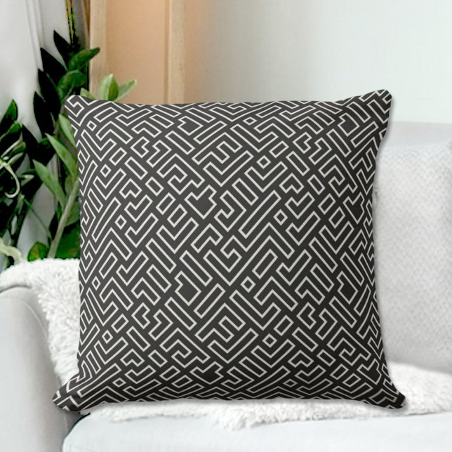 Black Geometric Pattern Throw Pillow Kissen (Von Creator hochgeladen)