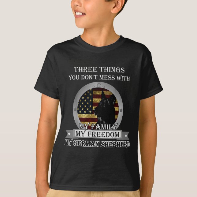 Black German Shepherd American Flag Three Things Y T-Shirt (Vorderseite)