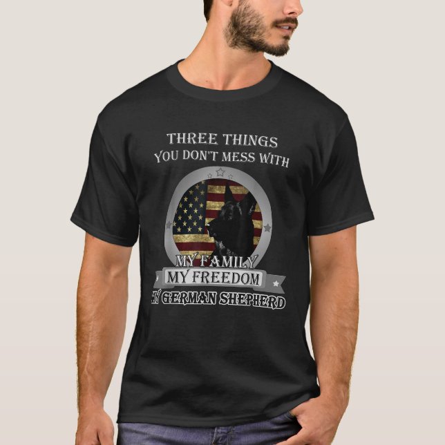 Black German Shepherd American flag Three Things y T-Shirt (Vorderseite)