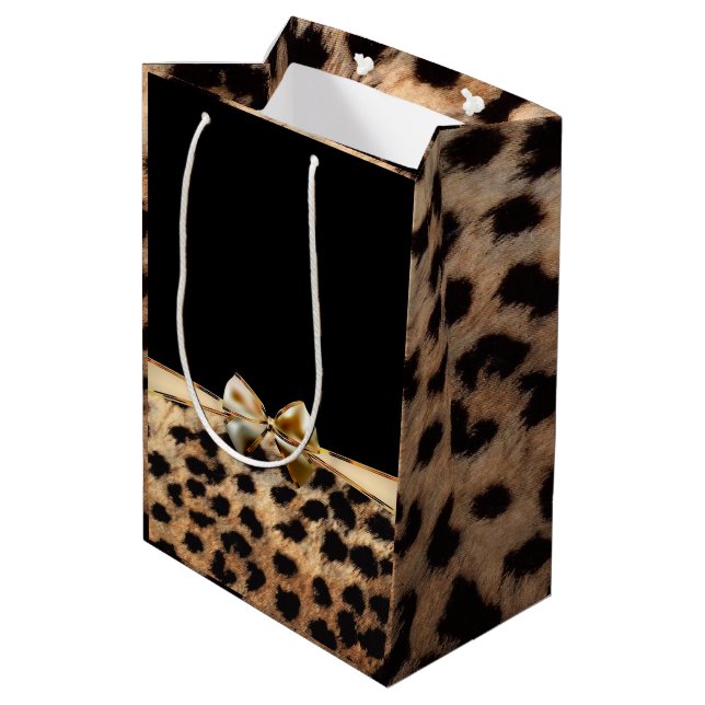 Black & Gold Bow Leopard Cheetah Animal Print Mittlere Geschenktüte (Rückseite Schrägansicht)