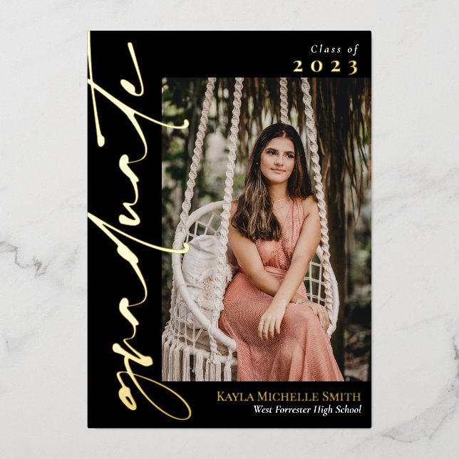 Black & Gold Calligraphy Photo Graduation Folieneinladung (Vorderseite)