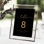 Black Gold Classic Wedding Tischnummer<br><div class="desc">Diese klassische Tischnummer aus schwarzem Gold ist perfekt für eine moderne Hochzeit. Das einfache und elegante Design zeichnet sich durch klassische und extravagante Schriftzeichen in Gold aus. Das ist eine zweiseitige Tischnummer. Fügen Sie jede benötigte Tischnummer individuell in Ihren Warenkorb.</div>