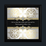 Black Gold Damask Bible Verse Geschenkbox<br><div class="desc">Schwarzer Damast hält Sake Geschenkboxen. Schwarzes Gold hält Geschenkboxen. Elegante schwarze Geschenkboxen. Schwarze Damast-Geschenkboxen. Schmuckbox aus schwarzem Gold. Bibelgeschenke. Religiöse Geschenke. Schöner schwarzer und goldener Damast mit anpassbarem Bibelvers auf der Vorderseite. Beautiful as is, oder Sie können Ihre Daten zu der Vorderseite hinzufügen, indem Sie einfach die orange "Anpassen Sie...</div>
