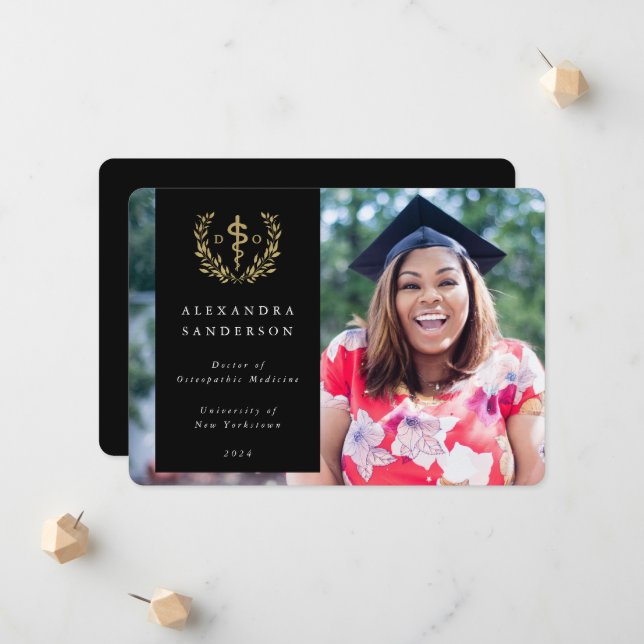 Black + Gold Doctor of Osteopathic Medicine Foto Ankündigung (Vorderseite/Rückseite Beispiel)