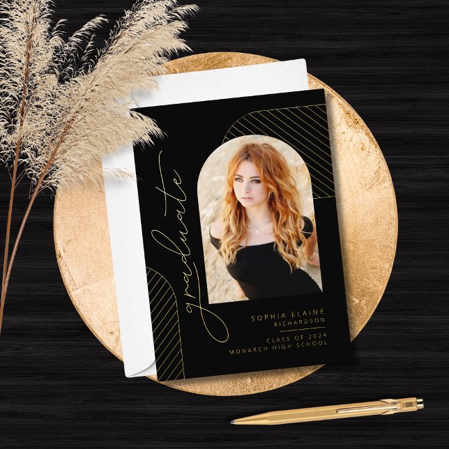 Black Gold Elegante Graduate Script Abschluss Folieneinladung (Von Creator hochgeladen)