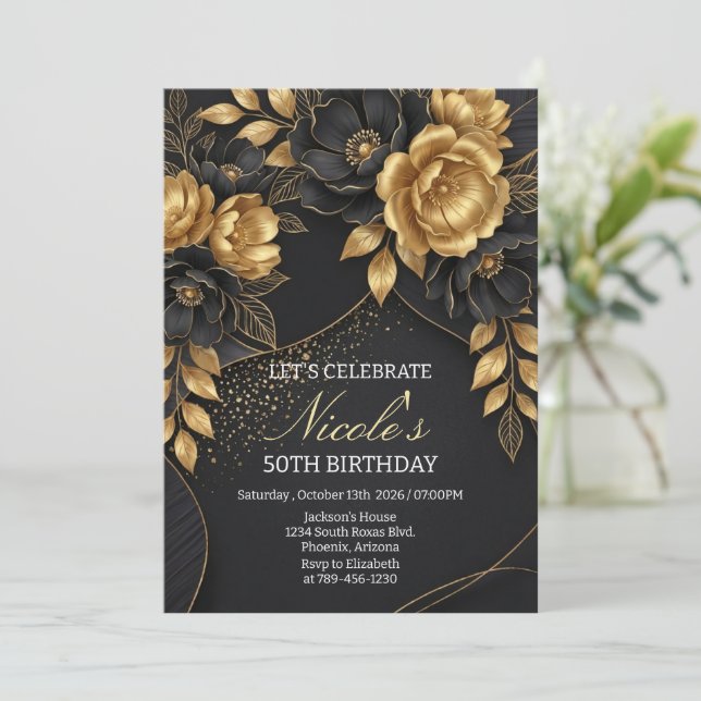 Black & Gold Floral 50th Birthday Einladung (Stehend Vorderseite)