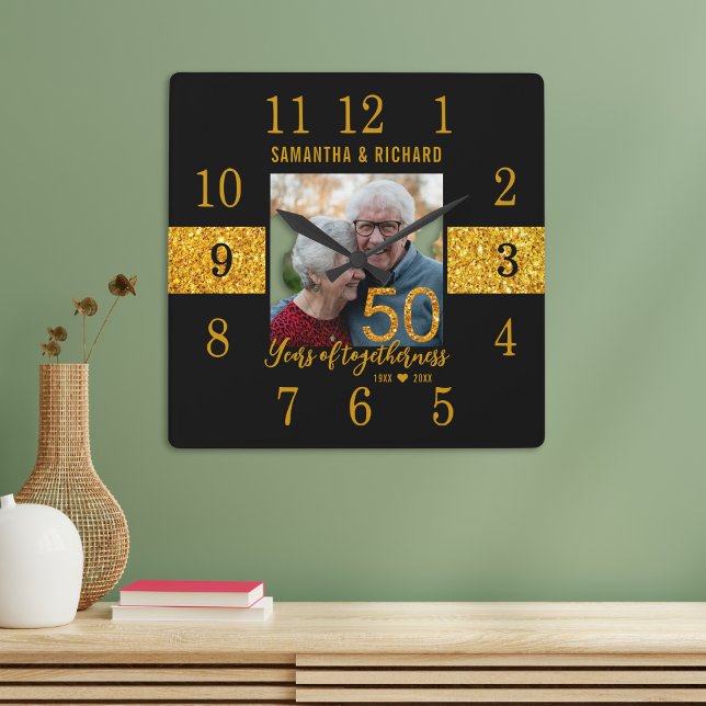 Black Gold Glitzer 50. Hochzeitsszenario Foto Quadratische Wanduhr (Black Gold Glitter 50th Wedding Anniversary Photo Square Wall Clock)