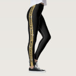 Black Gold Glitzer Personalisierter Leichtathletik Leggings<br><div class="desc">Schwarz und Gold Imitate Glitzer Streifen Personalisierte Leggings mit einem breiten vertikalen Streifen das Bein mit benutzerdefinierten Text in der Mitte, die auf jeder Seite unterschiedlich sein kann. Mit einem Teammotto, Maskottchen, Lieblings-Zitat, Vers, inspirierendes Mantra, Teamname, oder fügen Sie Ihren Namen auf der Seite jedes Beins wiederholen! Ideal für Tanz,...</div>
