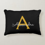 Black Gold Modernes Script Giron Monogram Name Dekokissen<br><div class="desc">Monogram Name und Anfangskissen für Schwarz und Gold Script. Das Kissen macht den perfekten 16 Geburtstag,  Hochzeit,  Brautparty,  Babydusche oder Junggeselinnen-Abschied Geschenk für jemanden,  der sein Zimmer in Rose Gold dekoriert.</div>