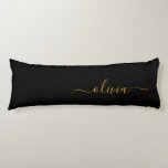Black Gold Modernes Script Giron Monogram Name Seitenschläferkissen<br><div class="desc">Schwarz und Gold einfache Script Monogram Name Body Pillow. Das Kissen macht den perfekten 16 Geburtstag, Hochzeit, Brautparty, Babydusche oder Junggeselinnen-Abschied Geschenk für jemanden, der sein Zimmer in Rose Gold dekoriert.</div>