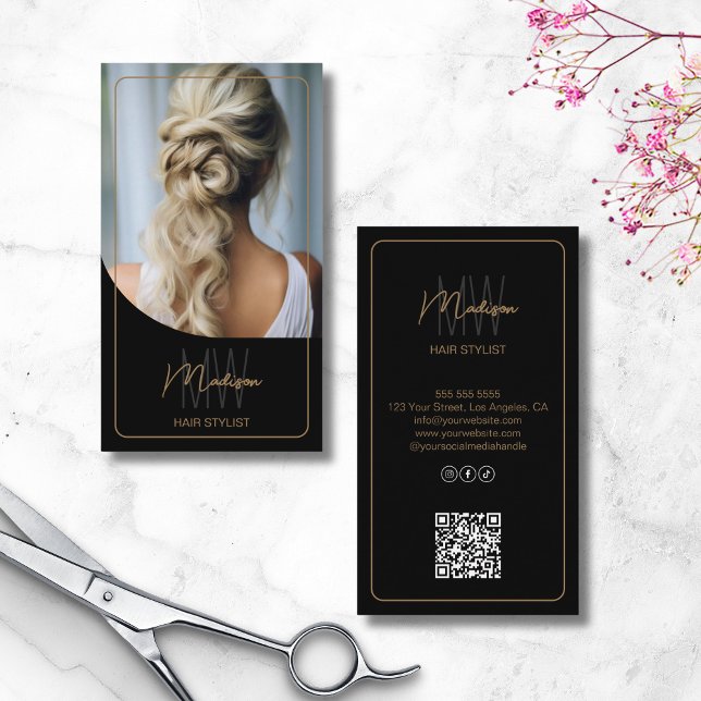 Black Gold Monogram Haar Stylist Salon Foto QR Visitenkarte (Black Gold Monogram Hair Stylist Salon Photo QR Business Card)