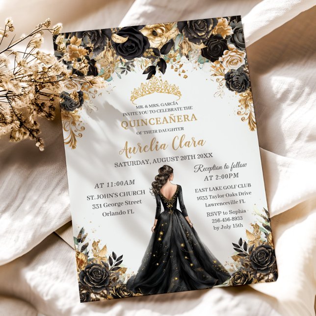 Black Gold Rose Blumendruckkleid Quinceañera Einladung (ornate baroque black and gold floral brunette girl black dress quinceanera birthday invitation cards)