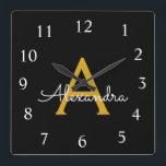 Black Gold Script Monogram Girlaname Quadratische Wanduhr<br><div class="desc">Die Name-Uhr für das Monogramm-Gold und das Schwarze Script. Das macht den perfekten 16 Geburtstag,  Hochzeit,  Brautparty,  Jubiläum,  Babydusche oder Junggeselinnen-Abschied Geschenk für jemanden,  der Lieben glamourösen Luxus und schicke Stile.</div>