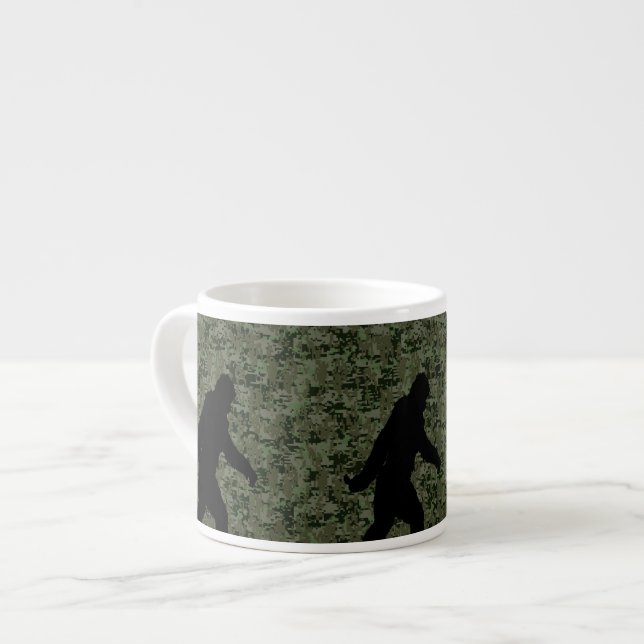 Black Gone Squatchin Woodland Digital Camouflage Espressotasse (Vorderseite Links)