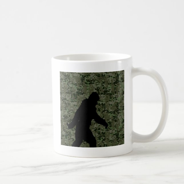 Black Gone Squatchin Woodland Digital Camouflage Kaffeetasse (Rechts)