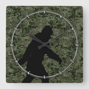 Black Gone Squatchin Woodland Digital Camouflage Quadratische Wanduhr