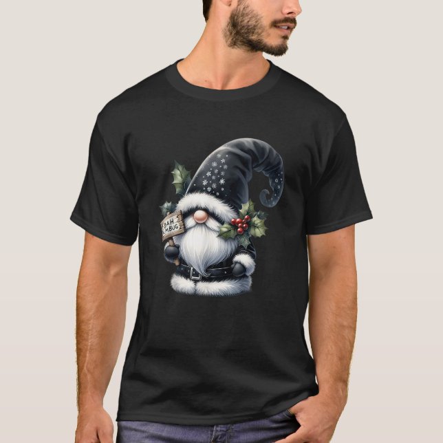 Black Goth Gnome With Bah Humbug Sign For Xmas Fun T-Shirt (Vorderseite)