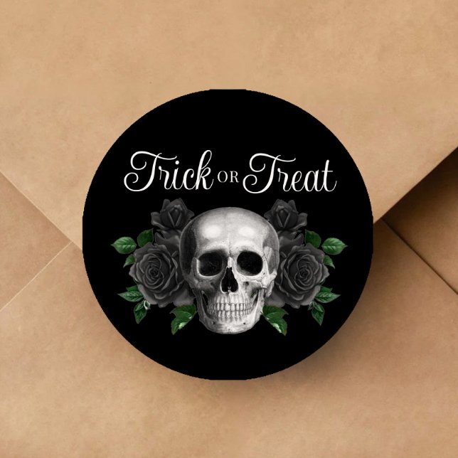 Black Gothic Floral Skull Trick Or Treat Halloween Runder Aufkleber (Black Gothic Floral Skull Trick Or Treat Halloween Classic Round Sticker)