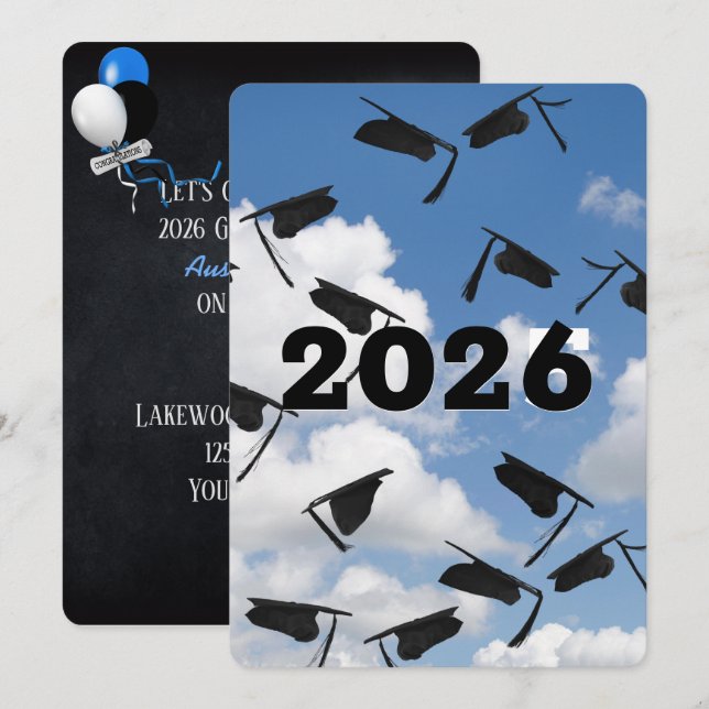 Black Graduation Caps 2025 in Sky Einladung (Vorne/Hinten)