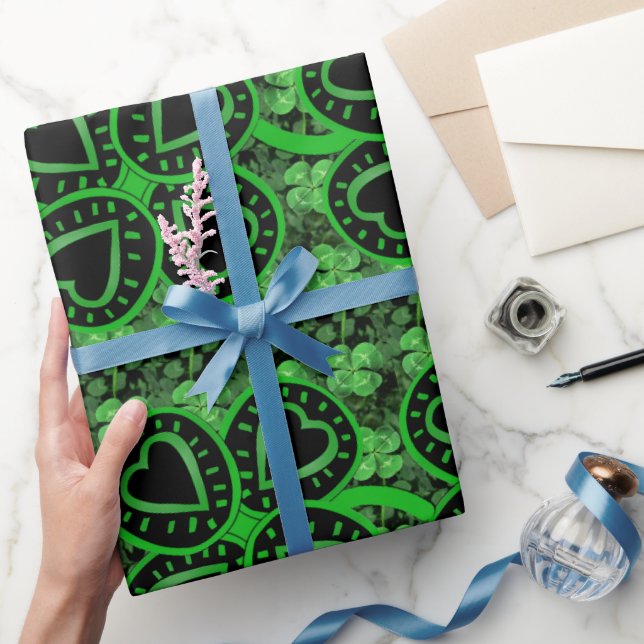 Black Green Clover Heart St Patrick Wrapping P Geschenkpapier (Schenken)