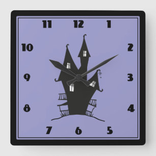 Black Haunted House on Purple Background Quadratische Wanduhr