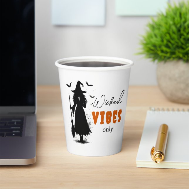 Black Hexe Silhouette - "Nur Wicked Vibes" - Pappbecher (InSitu)