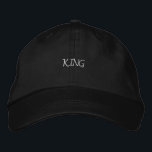 Black King Cap mit eleganter Stickerei Mens Hat Bestickte Baseballkappe<br><div class="desc">Genießen Sie das Ensemble mit der Black Color King Cap und der eleganten Textistickerie "King". Dieses alternative Bekleidungsstück wird aus luxuriöser Baumwolle hergestellt und garantiert einen dauerhaften Komfort. Das verstellbare Gurtband sorgt für eine perfekte Passform und macht es zu einer ausgereiften Wahl für jede Gelegenheit oder Veranstaltung.</div>