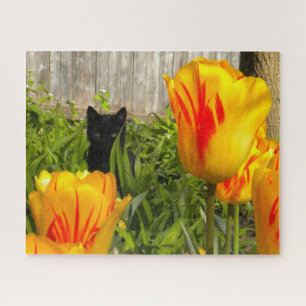 Black Kitten im farbenfrohen Tulip Garden Puzzle