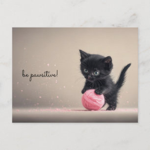 Black Kitten Playing mit rosa Ball aus Wolle Postkarte