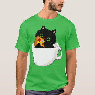 Black Kitty in Tee Cup Nom Nom auf Pizza