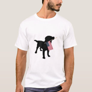 Black Lab Hund Holding 4. Juli Patriotic USA Flag T-Shirt