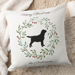 Black Labrador Frohe Weihnachten - Labrador Retrie Kissen<br><div class="desc">Dekorieren Sie Ihre Zuhause in dieser Urlaubssaison mit diesem eleganten, schwarzen Weihnachtslabrador in einem Kranzkissen und passender Dekoration. Dieses schwarze Labrador-Weihnachtskissen wird unter den Arbeitssuchenden zum Favoriten. Besuchen Sie unsere Kollektion für passende schwarze Labyrinthe-Weihnachtskarten, Wohngestaltung und Geschenke. COPYRIGHT © 2020 Judy Burrows, Black Dog Art - Alle Rechte vorbehalten. Schwarzes...</div>