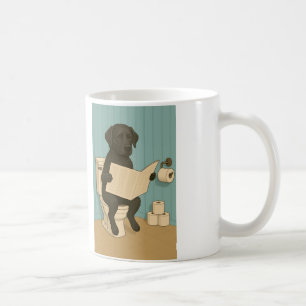 Black Labrador Reading Newspapier auf der Toilette Kaffeetasse