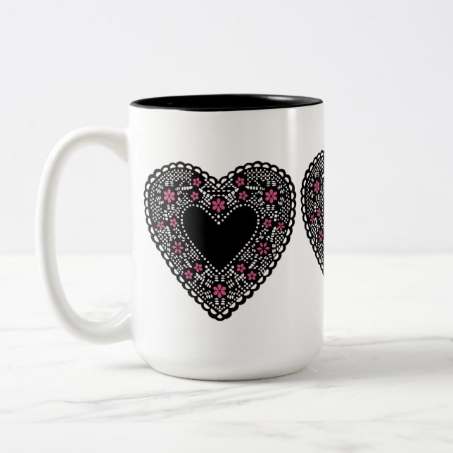 Black Lace Heart Zweifarbige Tasse (Links)