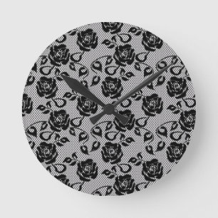 Black lace pattern on white background runde wanduhr