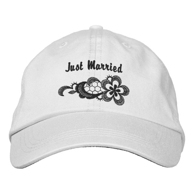Black Lace Wedding - Just Married Hat Bestickte Kappe (Vorderseite)